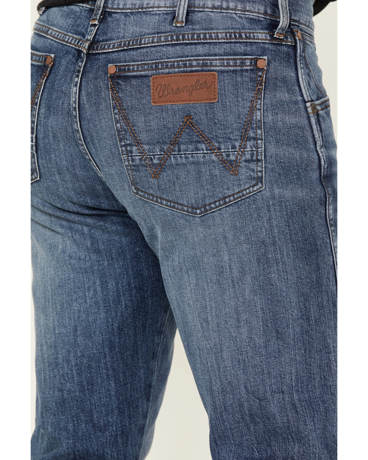 Wrangler Retro Men's 88MWZ Sawdust Medium Wash Slim Straight Denim Jeans 4 Wrangler Retro Men's 88MWZ Sawdust Medium Wash Slim Straight Denim Jeans - Image 4